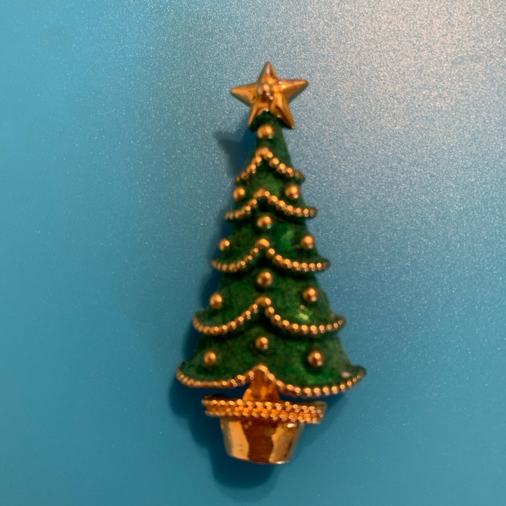 🎄Christmas Brooches set of 4 ,Bell is hallmark  Gerry’s, 2 trees and wreath🎄
